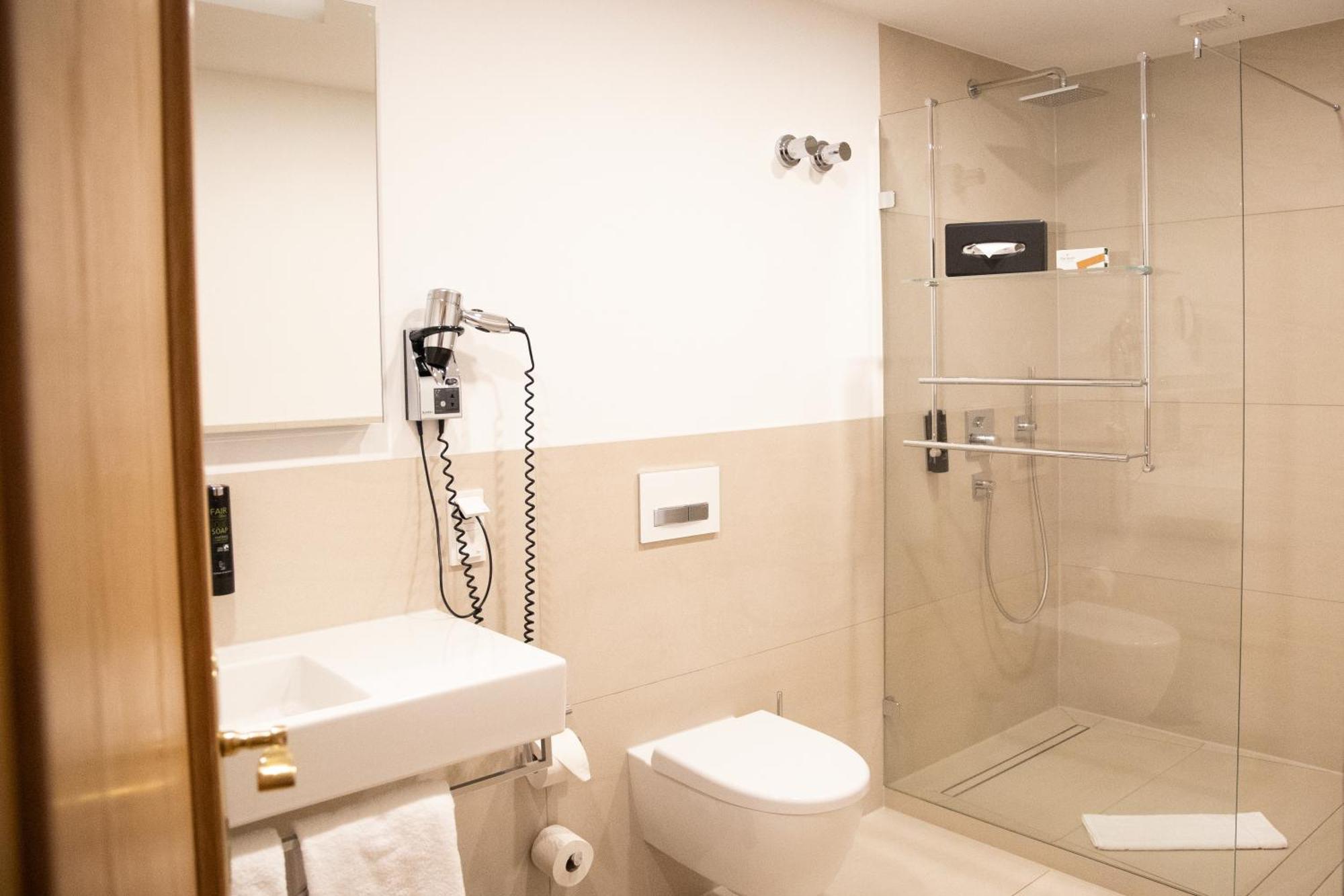 Hotel Elfbuchen كاسيل المظهر الخارجي الصورة